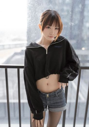 一个女